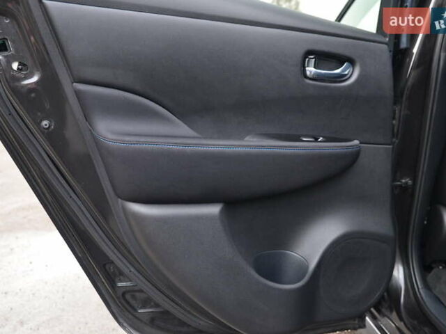 Черный Ниссан Лиф, объемом двигателя 0 л и пробегом 100 тыс. км за 11999 $, фото 16 на Automoto.ua