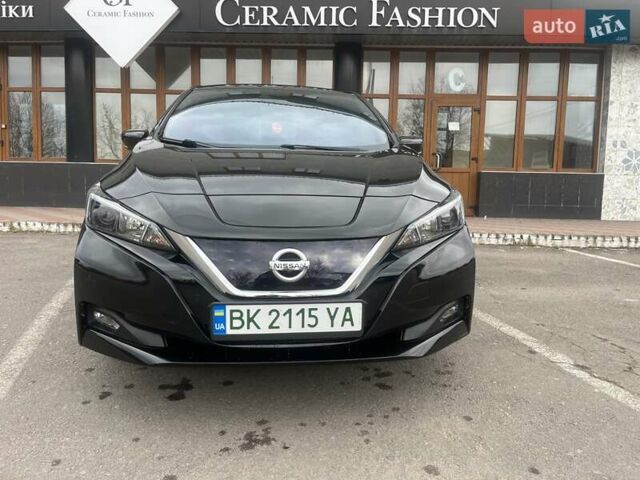 Черный Ниссан Лиф, объемом двигателя 0 л и пробегом 120 тыс. км за 11900 $, фото 4 на Automoto.ua