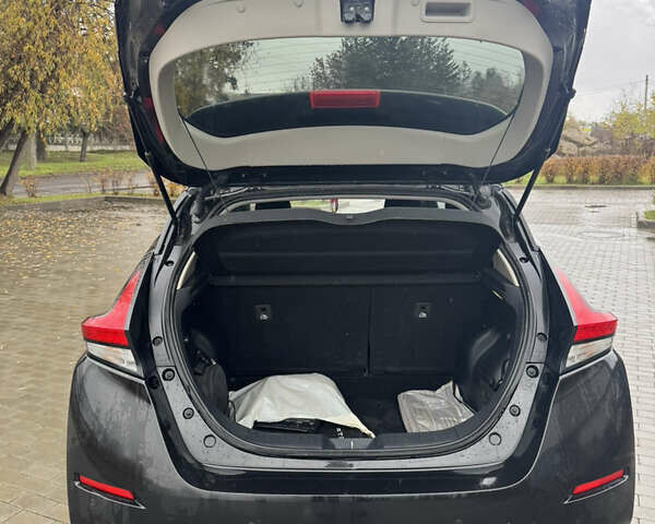 Черный Ниссан Лиф, объемом двигателя 0 л и пробегом 154 тыс. км за 10700 $, фото 5 на Automoto.ua