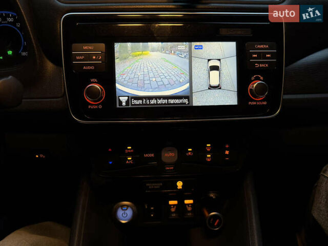 Черный Ниссан Лиф, объемом двигателя 0 л и пробегом 128 тыс. км за 12500 $, фото 24 на Automoto.ua