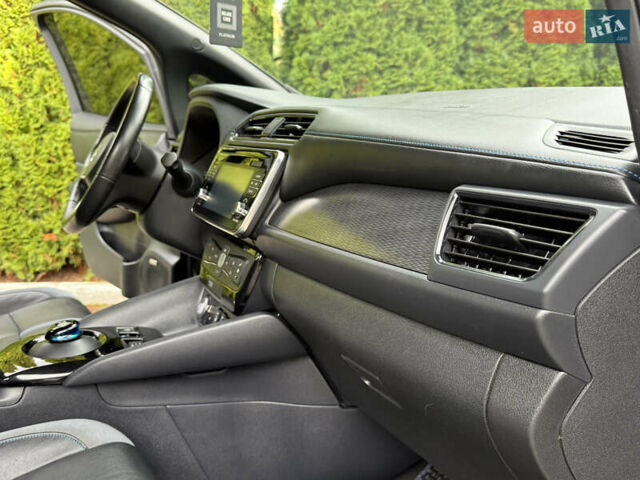 Черный Ниссан Лиф, объемом двигателя 0 л и пробегом 145 тыс. км за 11999 $, фото 71 на Automoto.ua