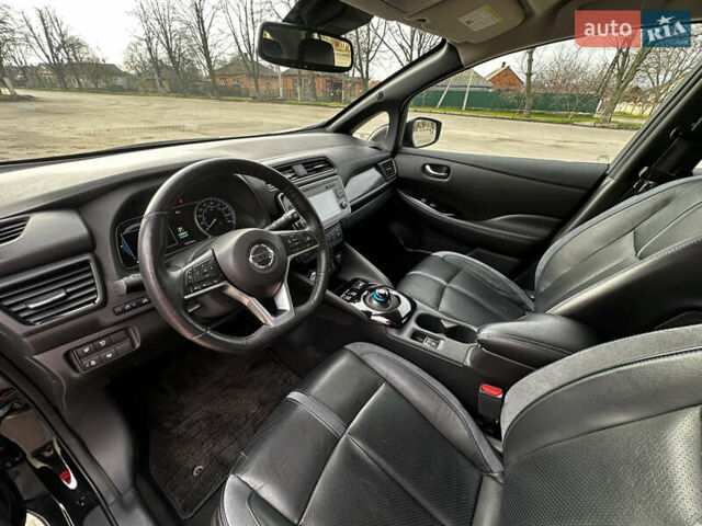 Черный Ниссан Лиф, объемом двигателя 0 л и пробегом 51 тыс. км за 13999 $, фото 12 на Automoto.ua