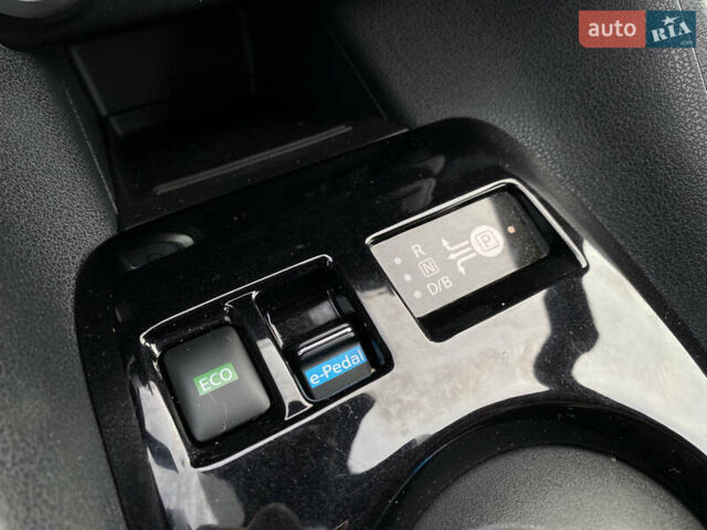 Черный Ниссан Лиф, объемом двигателя 0 л и пробегом 133 тыс. км за 12500 $, фото 30 на Automoto.ua