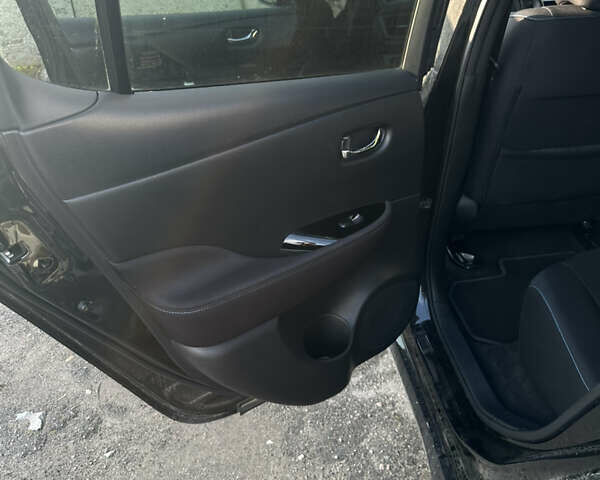 Чорний Ніссан Ліф, об'ємом двигуна 0 л та пробігом 67 тис. км за 13100 $, фото 7 на Automoto.ua