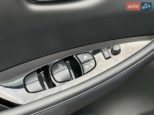 Черный Ниссан Лиф, объемом двигателя 0 л и пробегом 133 тыс. км за 12500 $, фото 20 на Automoto.ua