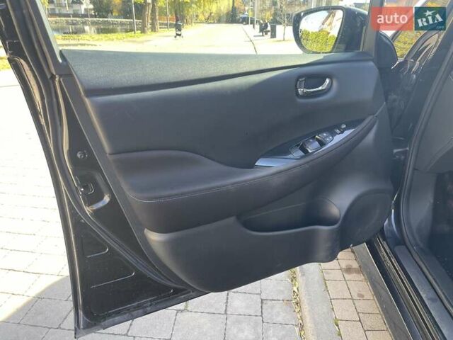 Черный Ниссан Лиф, объемом двигателя 0 л и пробегом 114 тыс. км за 12800 $, фото 10 на Automoto.ua