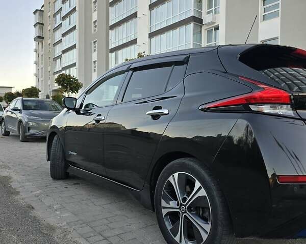 Черный Ниссан Лиф, объемом двигателя 0 л и пробегом 190 тыс. км за 12500 $, фото 6 на Automoto.ua