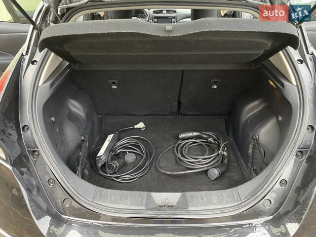 Черный Ниссан Лиф, объемом двигателя 0 л и пробегом 145 тыс. км за 12100 $, фото 10 на Automoto.ua