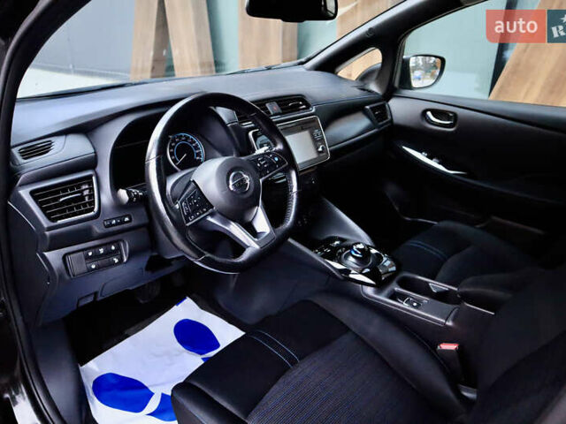 Черный Ниссан Лиф, объемом двигателя 0 л и пробегом 137 тыс. км за 12500 $, фото 18 на Automoto.ua