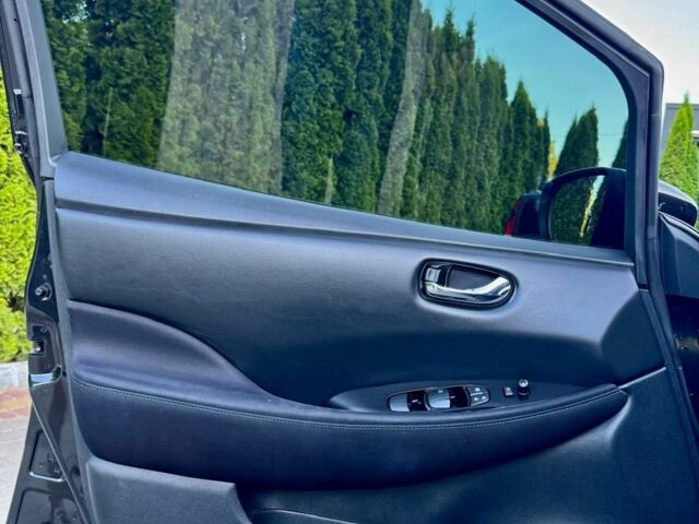 Черный Ниссан Лиф, объемом двигателя 0 л и пробегом 133 тыс. км за 11300 $, фото 16 на Automoto.ua