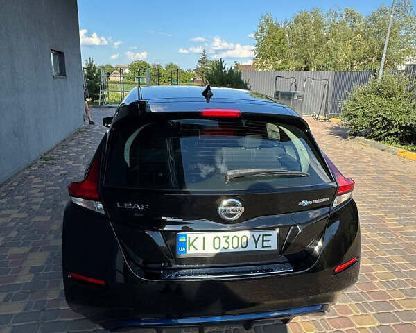 Черный Ниссан Лиф, объемом двигателя 0 л и пробегом 87 тыс. км за 15200 $, фото 2 на Automoto.ua