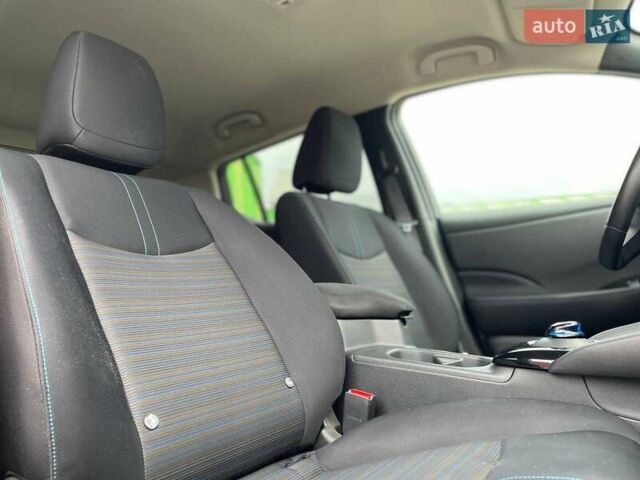 Черный Ниссан Лиф, объемом двигателя 0 л и пробегом 124 тыс. км за 12199 $, фото 34 на Automoto.ua