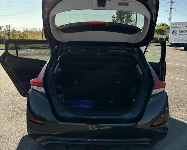 Черный Ниссан Лиф, объемом двигателя 0 л и пробегом 123 тыс. км за 12100 $, фото 10 на Automoto.ua