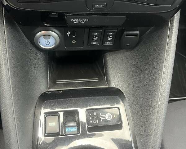 Черный Ниссан Лиф, объемом двигателя 0 л и пробегом 120 тыс. км за 11900 $, фото 25 на Automoto.ua