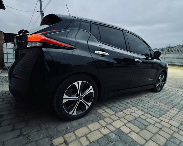 Черный Ниссан Лиф, объемом двигателя 0 л и пробегом 78 тыс. км за 11999 $, фото 3 на Automoto.ua