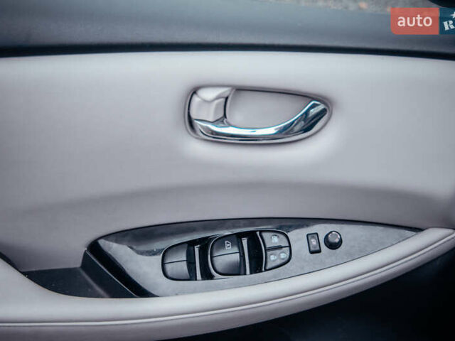 Черный Ниссан Лиф, объемом двигателя 0 л и пробегом 89 тыс. км за 13350 $, фото 26 на Automoto.ua