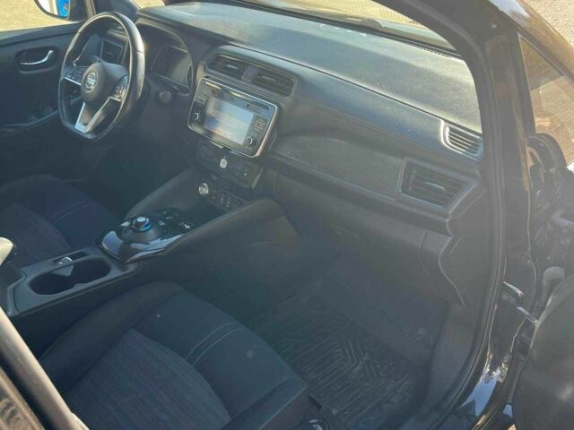 Черный Ниссан Лиф, объемом двигателя 0 л и пробегом 108 тыс. км за 12000 $, фото 9 на Automoto.ua