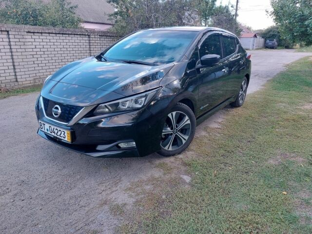 Черный Ниссан Лиф, объемом двигателя 0 л и пробегом 129 тыс. км за 13999 $, фото 5 на Automoto.ua