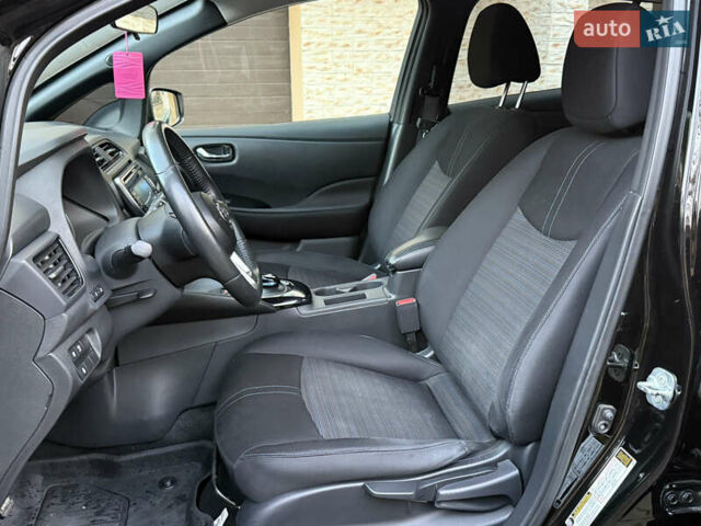 Черный Ниссан Лиф, объемом двигателя 0 л и пробегом 111 тыс. км за 11200 $, фото 24 на Automoto.ua