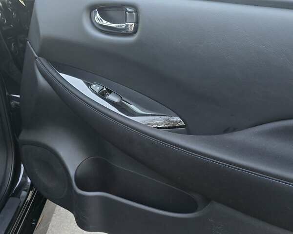 Черный Ниссан Лиф, объемом двигателя 0 л и пробегом 190 тыс. км за 12500 $, фото 15 на Automoto.ua