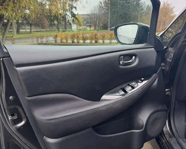 Черный Ниссан Лиф, объемом двигателя 0 л и пробегом 154 тыс. км за 10700 $, фото 13 на Automoto.ua