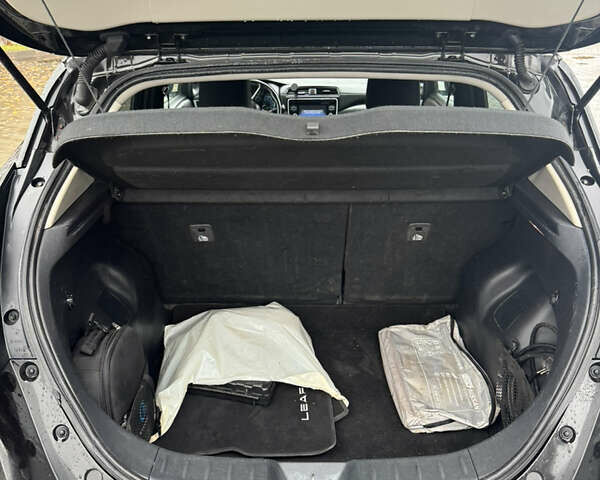 Черный Ниссан Лиф, объемом двигателя 0 л и пробегом 154 тыс. км за 10700 $, фото 6 на Automoto.ua