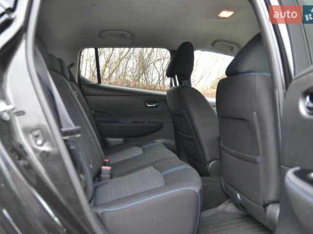 Черный Ниссан Лиф, объемом двигателя 0 л и пробегом 100 тыс. км за 11999 $, фото 17 на Automoto.ua