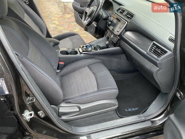 Черный Ниссан Лиф, объемом двигателя 0 л и пробегом 145 тыс. км за 12100 $, фото 12 на Automoto.ua