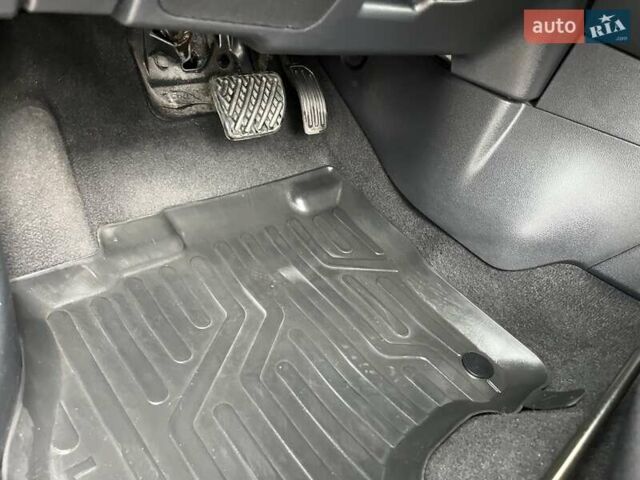 Черный Ниссан Лиф, объемом двигателя 0 л и пробегом 120 тыс. км за 11900 $, фото 21 на Automoto.ua