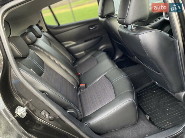 Черный Ниссан Лиф, объемом двигателя 0 л и пробегом 133 тыс. км за 12500 $, фото 45 на Automoto.ua