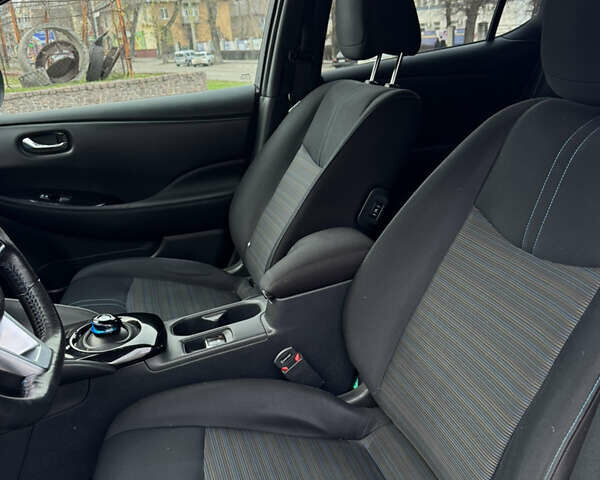 Чорний Ніссан Ліф, об'ємом двигуна 0 л та пробігом 164 тис. км за 11600 $, фото 15 на Automoto.ua