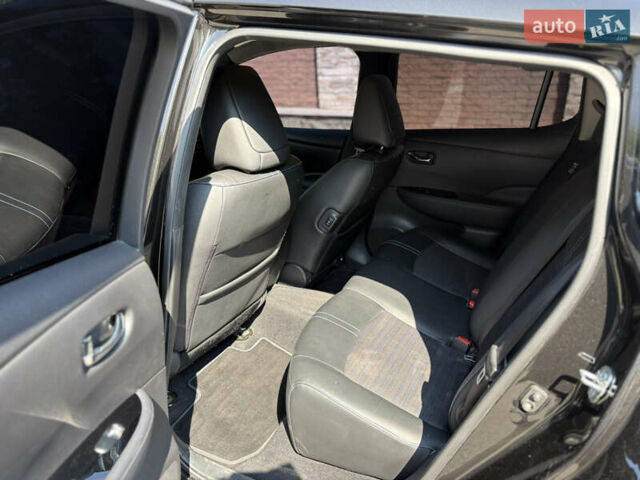 Черный Ниссан Лиф, объемом двигателя 0 л и пробегом 103 тыс. км за 13300 $, фото 14 на Automoto.ua