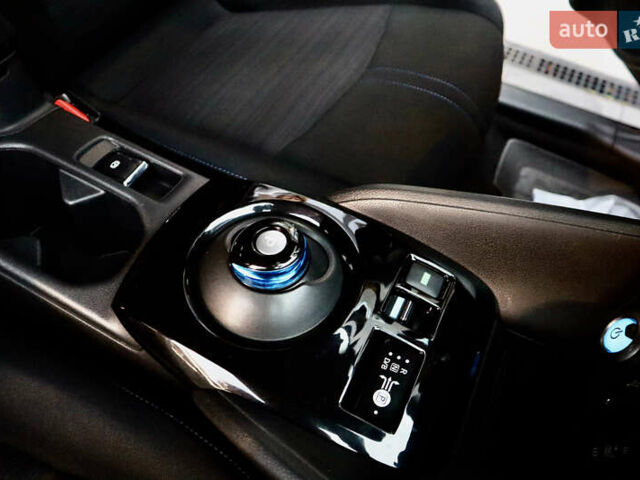 Черный Ниссан Лиф, объемом двигателя 0 л и пробегом 137 тыс. км за 12500 $, фото 22 на Automoto.ua