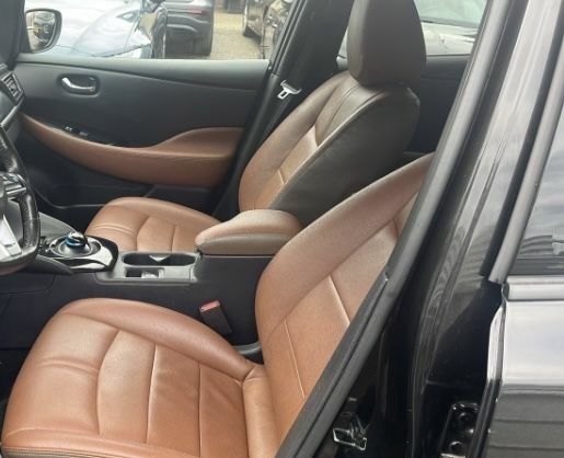 Черный Ниссан Лиф, объемом двигателя 0 л и пробегом 143 тыс. км за 10999 $, фото 1 на Automoto.ua