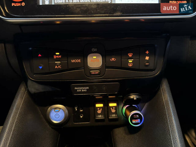 Черный Ниссан Лиф, объемом двигателя 0 л и пробегом 128 тыс. км за 12500 $, фото 25 на Automoto.ua