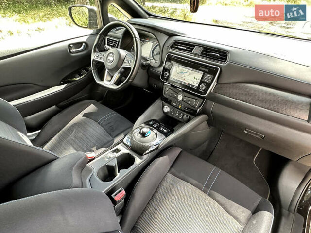 Черный Ниссан Лиф, объемом двигателя 0 л и пробегом 119 тыс. км за 13500 $, фото 30 на Automoto.ua