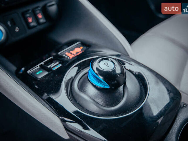 Черный Ниссан Лиф, объемом двигателя 0 л и пробегом 89 тыс. км за 13350 $, фото 24 на Automoto.ua