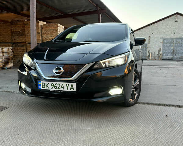 Черный Ниссан Лиф, объемом двигателя 0 л и пробегом 137 тыс. км за 11999 $, фото 3 на Automoto.ua