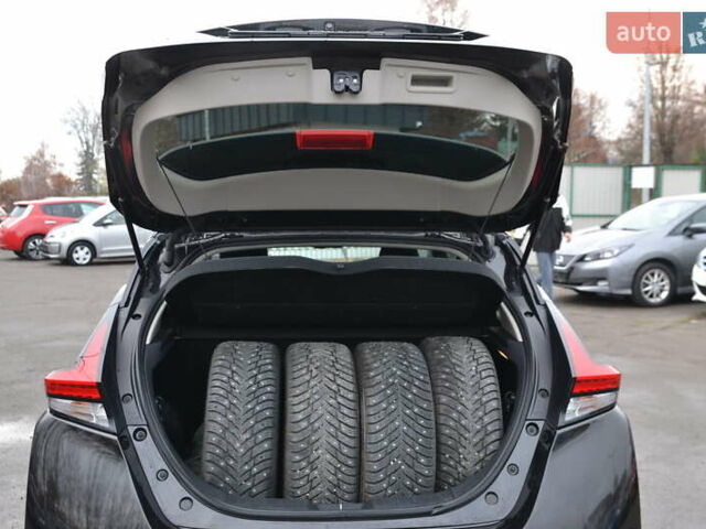 Черный Ниссан Лиф, объемом двигателя 0 л и пробегом 100 тыс. км за 11999 $, фото 39 на Automoto.ua