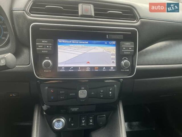 Черный Ниссан Лиф, объемом двигателя 0 л и пробегом 120 тыс. км за 11900 $, фото 24 на Automoto.ua