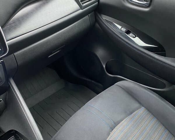 Черный Ниссан Лиф, объемом двигателя 0 л и пробегом 112 тыс. км за 11750 $, фото 16 на Automoto.ua