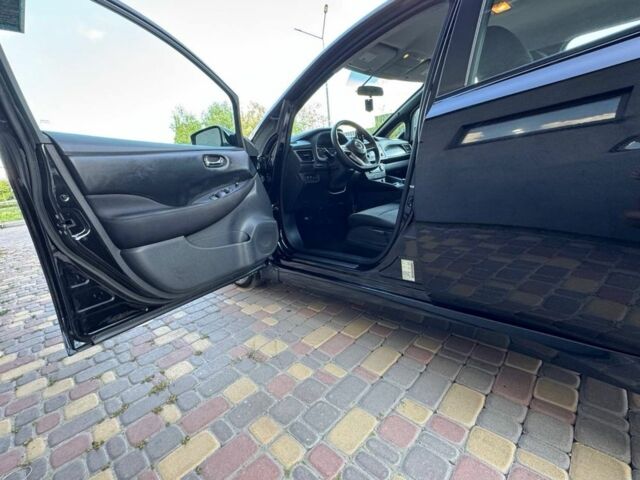 Черный Ниссан Лиф, объемом двигателя 0 л и пробегом 92 тыс. км за 13500 $, фото 7 на Automoto.ua