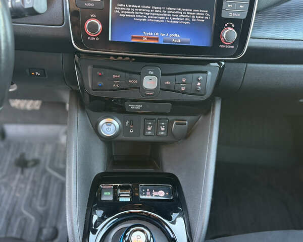 Черный Ниссан Лиф, объемом двигателя 0 л и пробегом 119 тыс. км за 11700 $, фото 31 на Automoto.ua