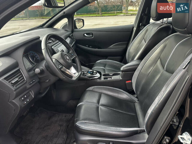 Черный Ниссан Лиф, объемом двигателя 0 л и пробегом 51 тыс. км за 13999 $, фото 11 на Automoto.ua