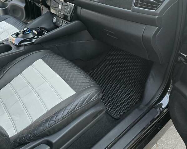 Черный Ниссан Лиф, объемом двигателя 0 л и пробегом 190 тыс. км за 12500 $, фото 16 на Automoto.ua