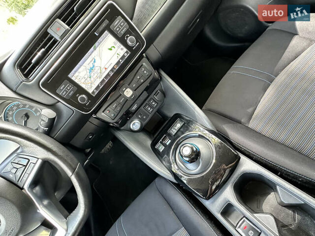 Черный Ниссан Лиф, объемом двигателя 0 л и пробегом 119 тыс. км за 13500 $, фото 22 на Automoto.ua