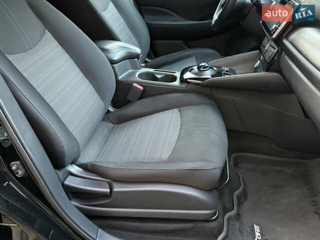 Черный Ниссан Лиф, объемом двигателя 0 л и пробегом 111 тыс. км за 11200 $, фото 27 на Automoto.ua