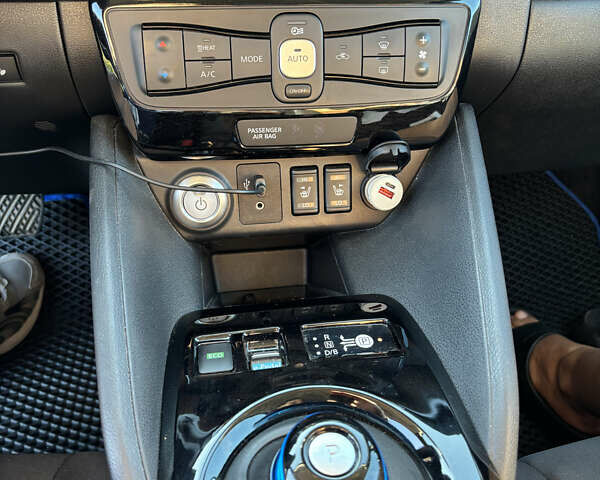 Черный Ниссан Лиф, объемом двигателя 0 л и пробегом 123 тыс. км за 12100 $, фото 20 на Automoto.ua