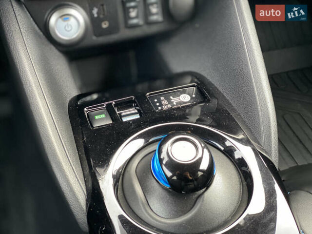 Черный Ниссан Лиф, объемом двигателя 0 л и пробегом 133 тыс. км за 12500 $, фото 15 на Automoto.ua