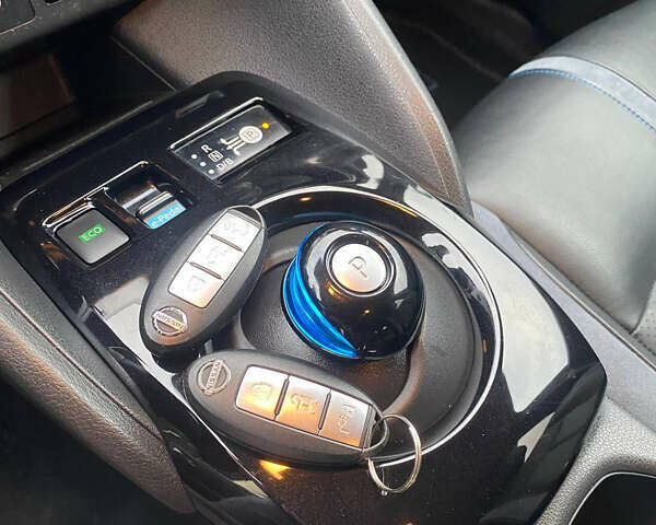 Чорний Ніссан Ліф, об'ємом двигуна 0 л та пробігом 108 тис. км за 12499 $, фото 4 на Automoto.ua